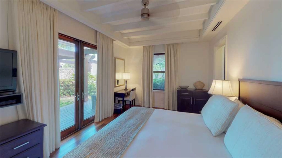 Deckhouse 13 At The Ritz-carlton