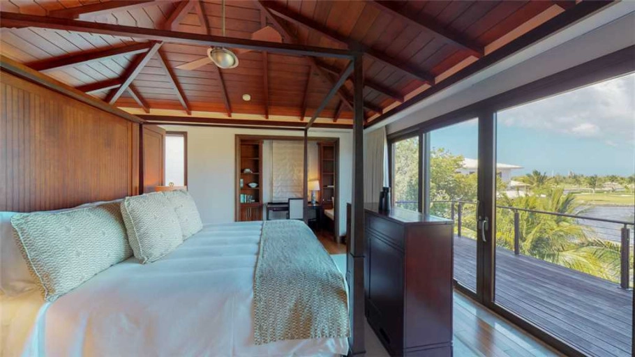Deckhouse 13 At The Ritz-carlton