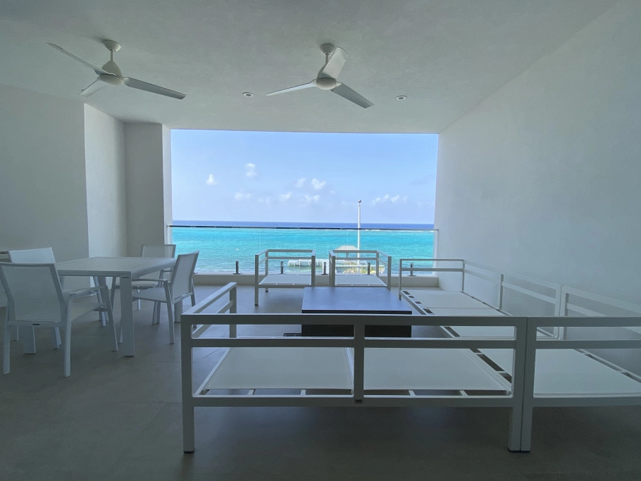 Rum Point Club 304