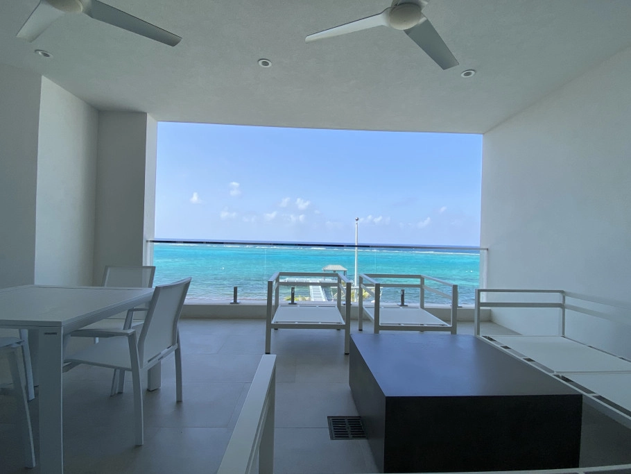 Rum Point Club 304