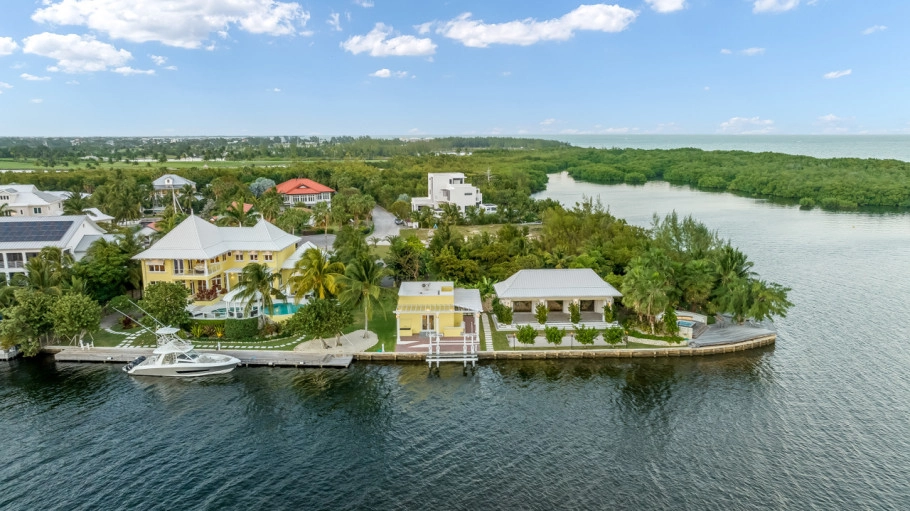 Canal Point Estate