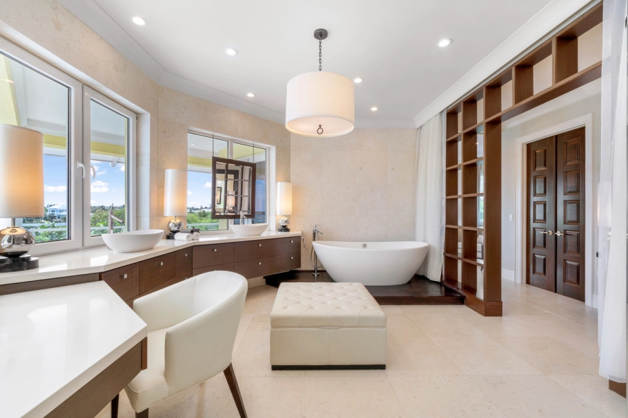 Canal Point Estate