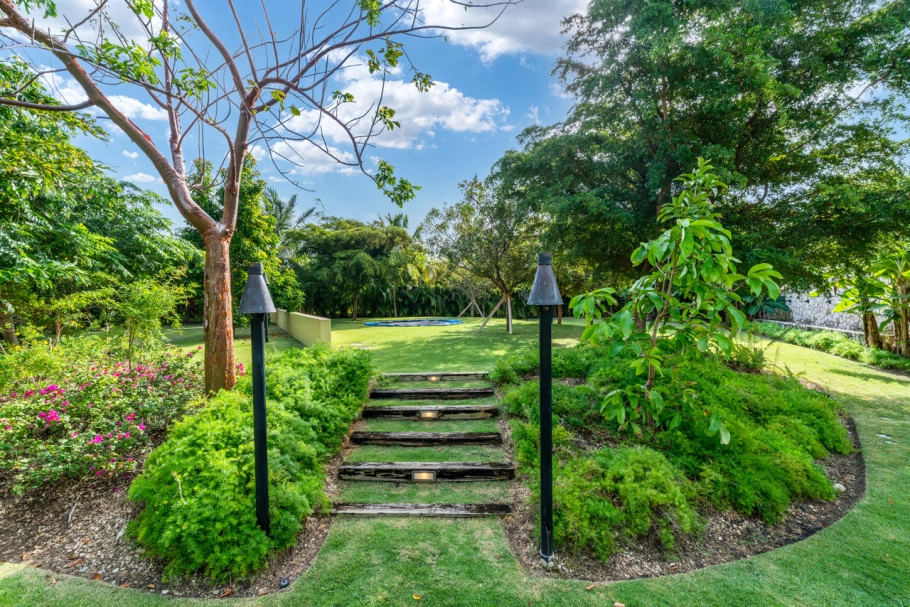 Canal Point Estate