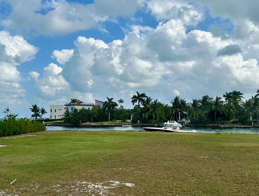Harbour Reach Canal Front