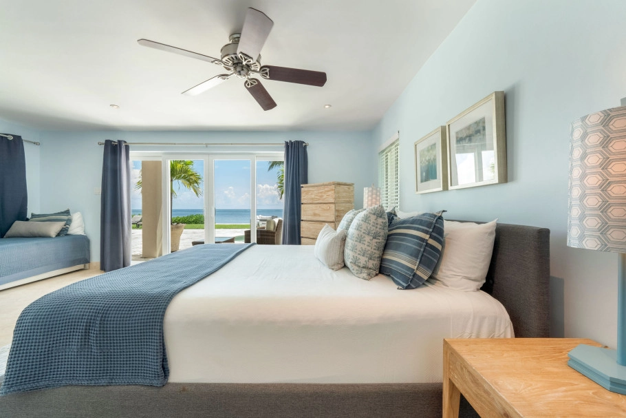 Villa Mora South Sound Beachfront