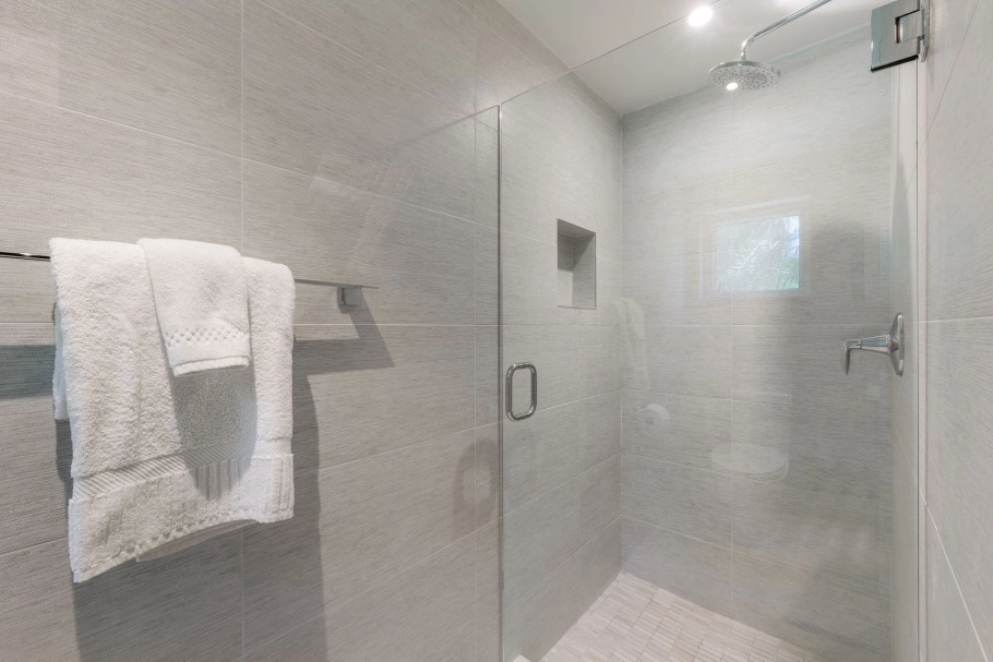 Villa Mora South Sound Beachfront