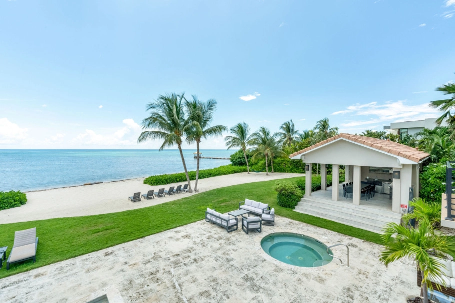 Villa Mora South Sound Beachfront
