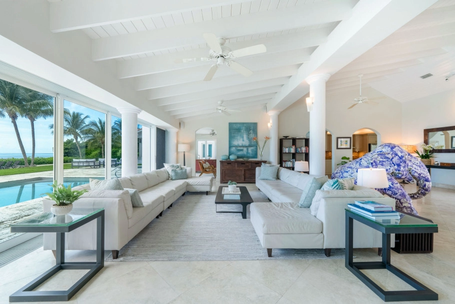 Villa Mora South Sound Beachfront
