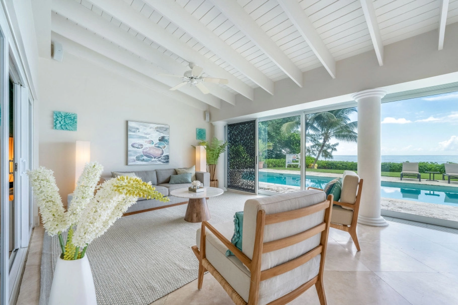 Villa Mora South Sound Beachfront