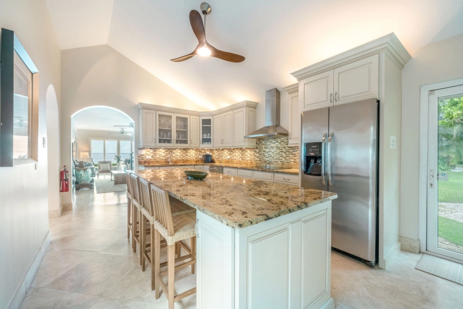 Villa Mora South Sound Beachfront