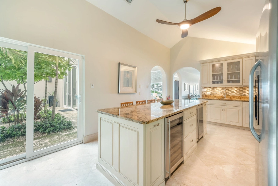 Villa Mora South Sound Beachfront
