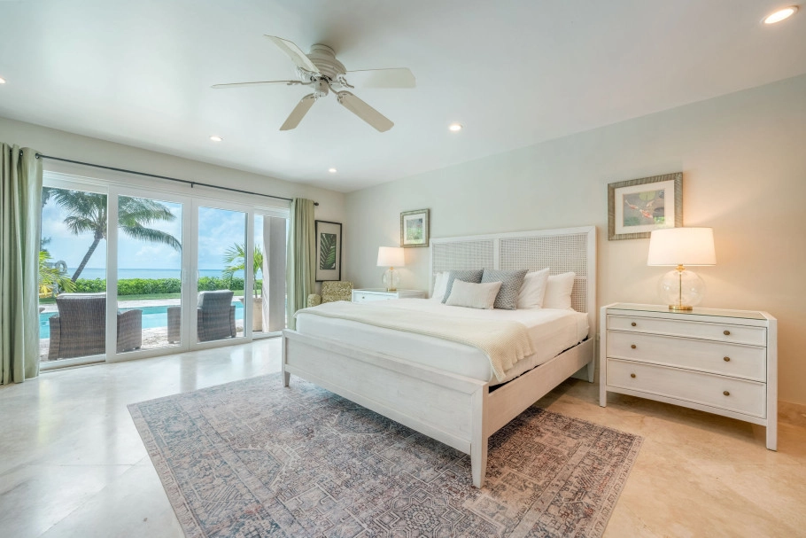 Villa Mora South Sound Beachfront