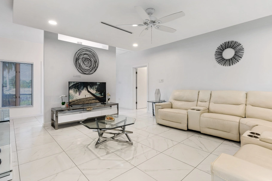 Fully Remodeled 3br Family Home In North Sound Estates