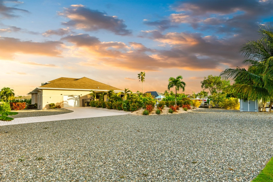 Fully Remodeled 3br Family Home In North Sound Estates