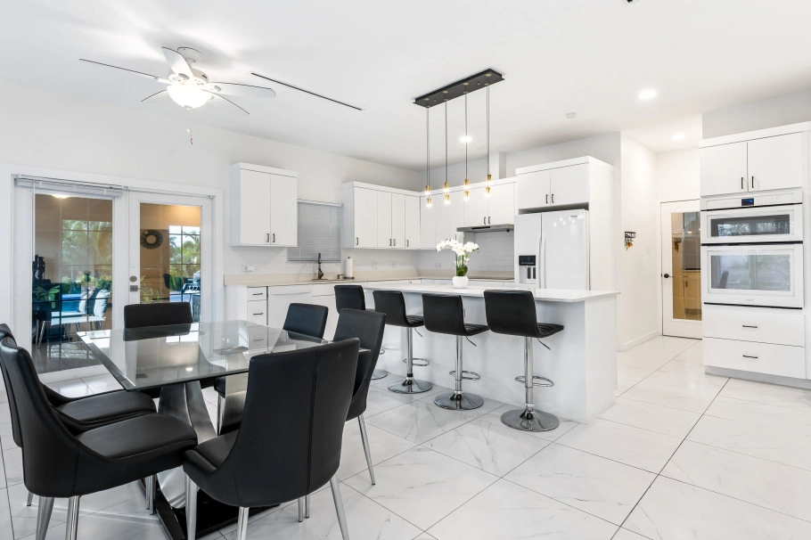 Fully Remodeled 3br Family Home In North Sound Estates
