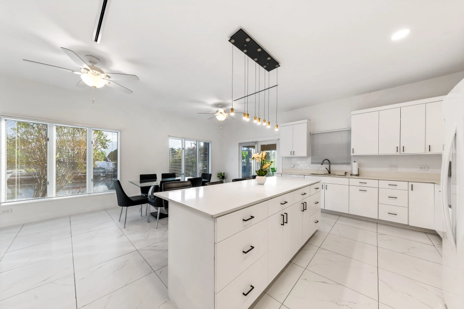 Fully Remodeled 3br Family Home In North Sound Estates