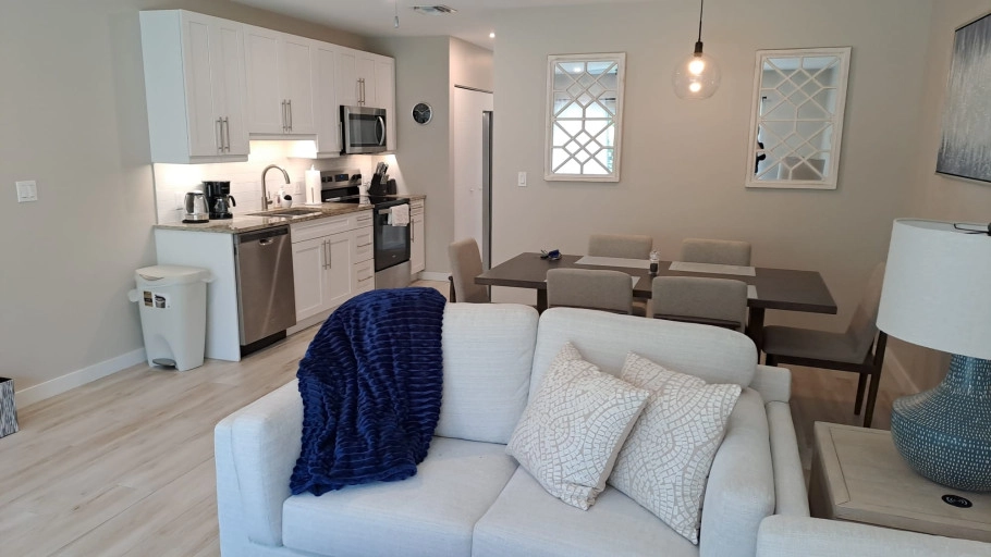 Downtown Reach – Ground Floor End Unit – Newly Furnished