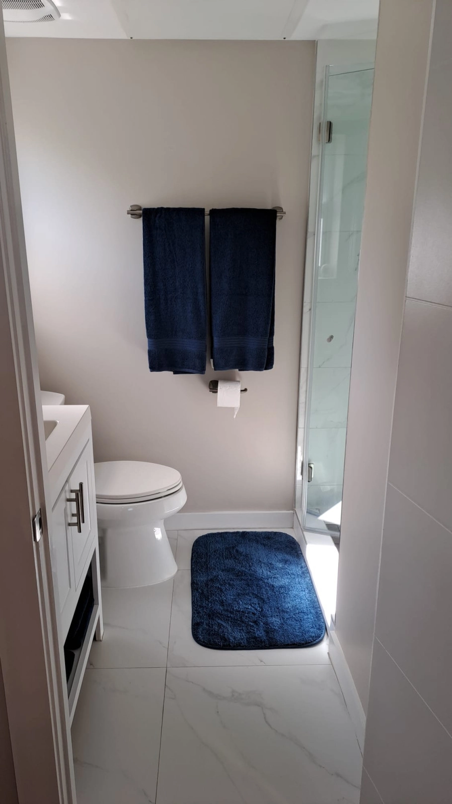 Downtown Reach – Ground Floor End Unit – Newly Furnished