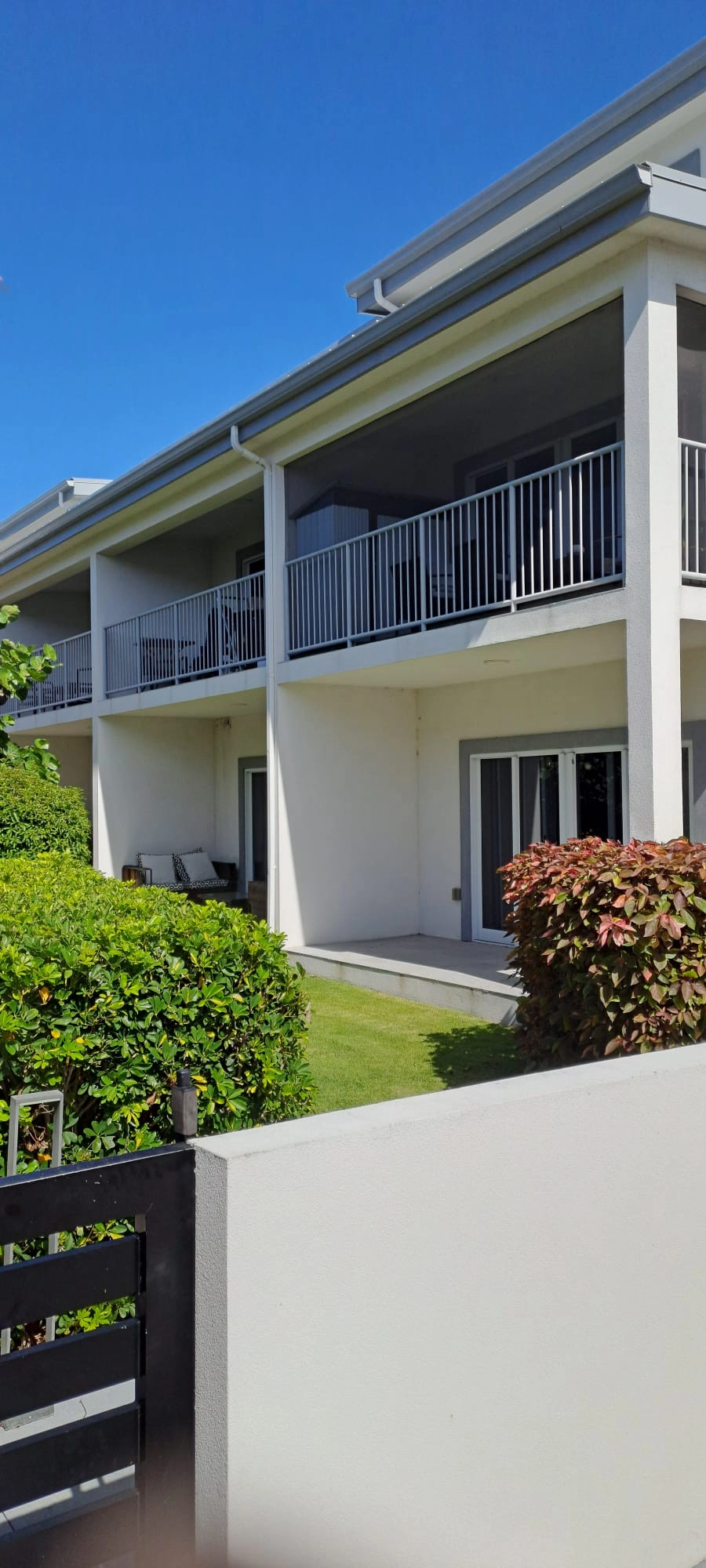 Downtown Reach – Ground Floor End Unit – Newly Furnished