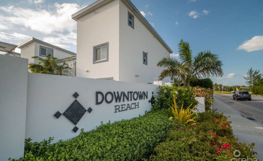 Downtown Reach – Ground Floor End Unit – Newly Furnished