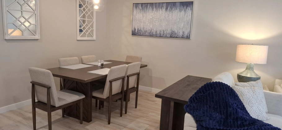 Downtown Reach – Ground Floor End Unit – Newly Furnished