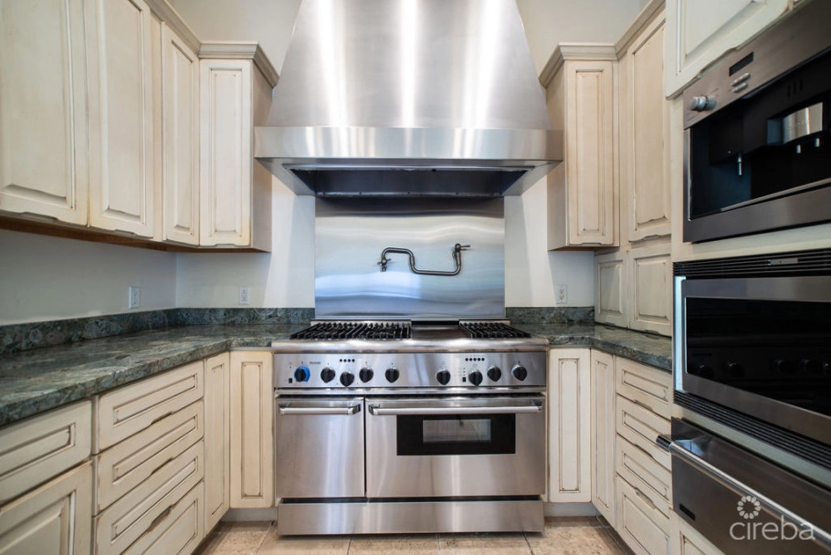 The Sand Bluff Estate | Gun Bay, East End