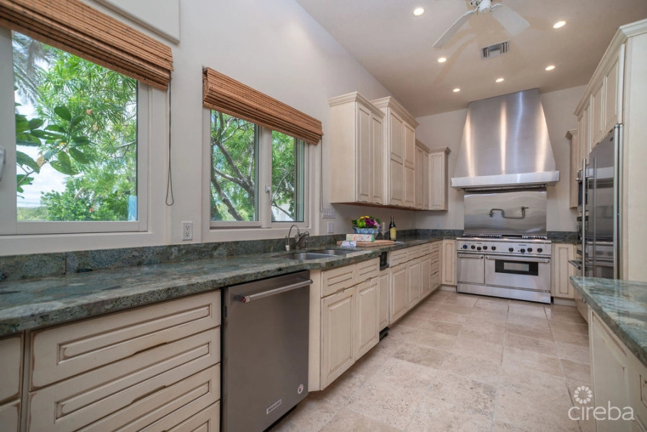 The Sand Bluff Estate | Gun Bay, East End