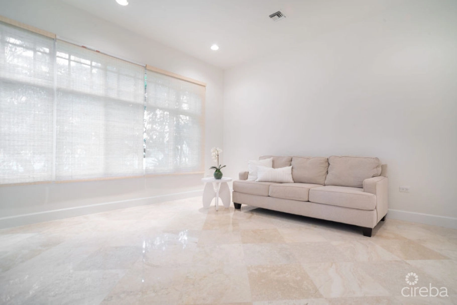 Must See Britannia Kings Court Totally Renovated Townhome.