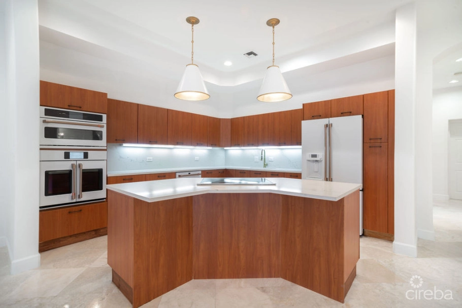 Must See Britannia Kings Court Totally Renovated Townhome.
