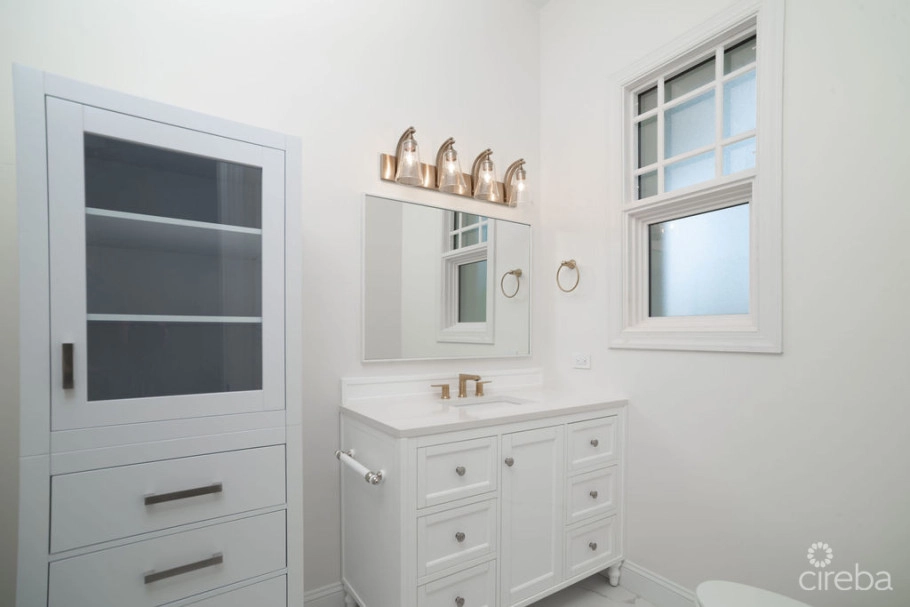 Must See Britannia Kings Court Totally Renovated Townhome.