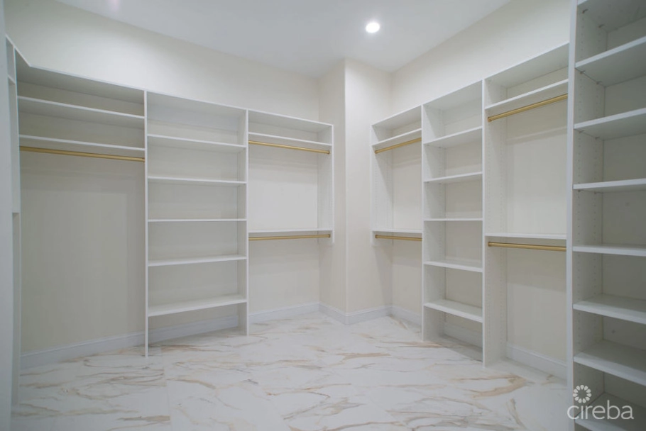 Must See Britannia Kings Court Totally Renovated Townhome.