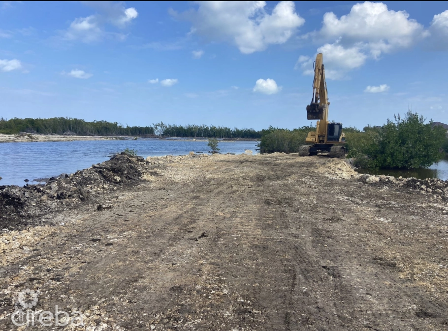Auburn Bay, Large Canal Front Lot C9