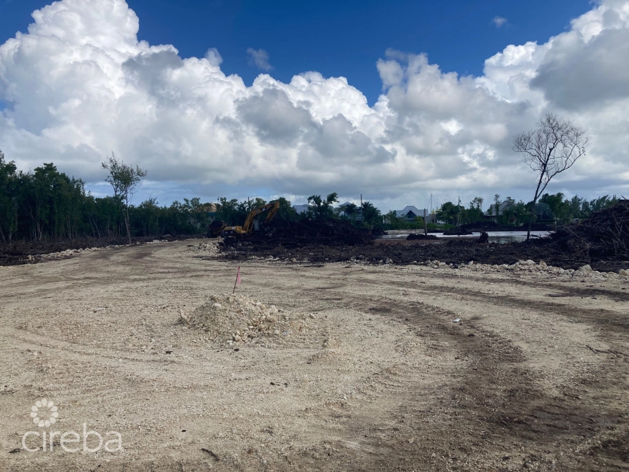 Auburn Bay, Large Canal Front Lot C9