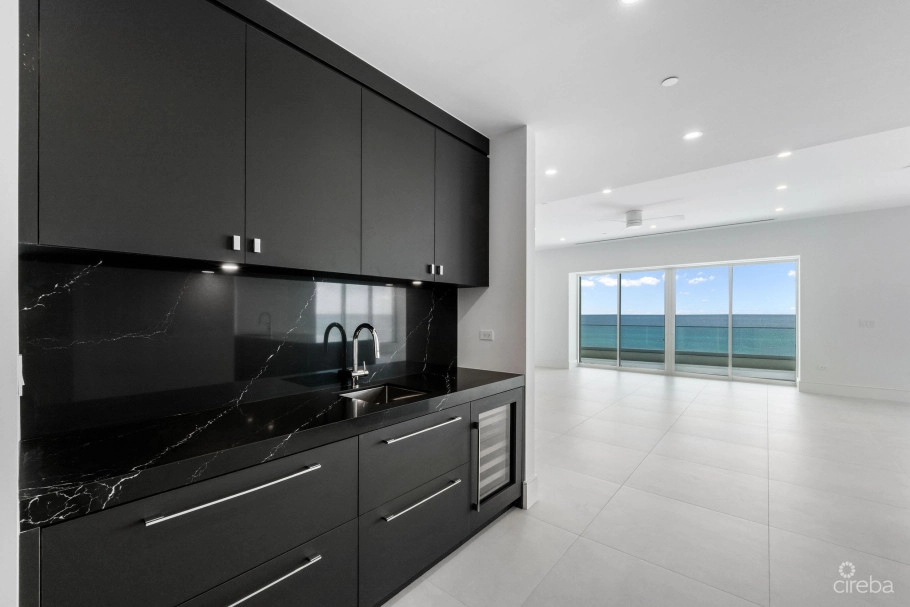 Aqua - Beachfront Residence #5, Seven Mile Beach