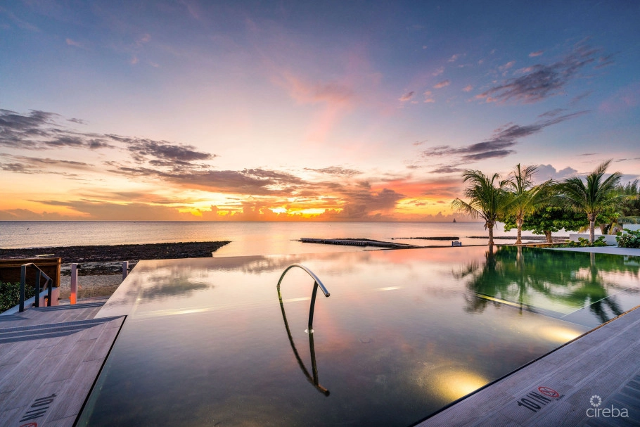 Aqua - Beachfront Residence #5, Seven Mile Beach
