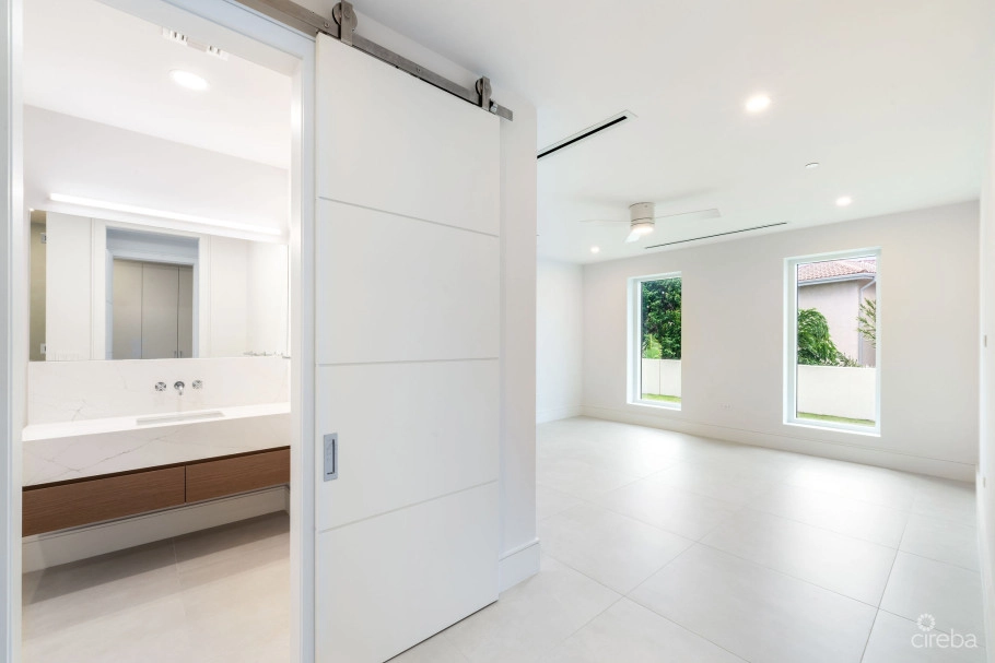 Aqua 1 - Luxury Condo On Seven Mile Beach