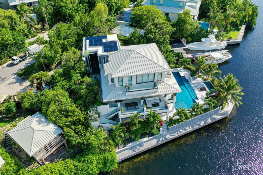 Ritz-carlton Deckhouse 9