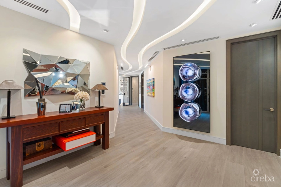 Ritz-carlton Deckhouse 9
