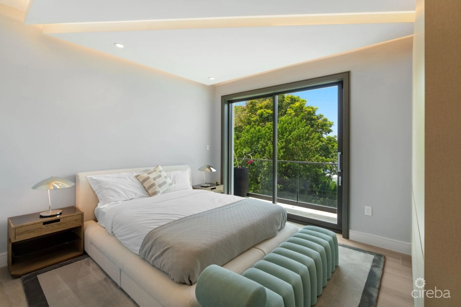 Ritz-carlton Deckhouse 9