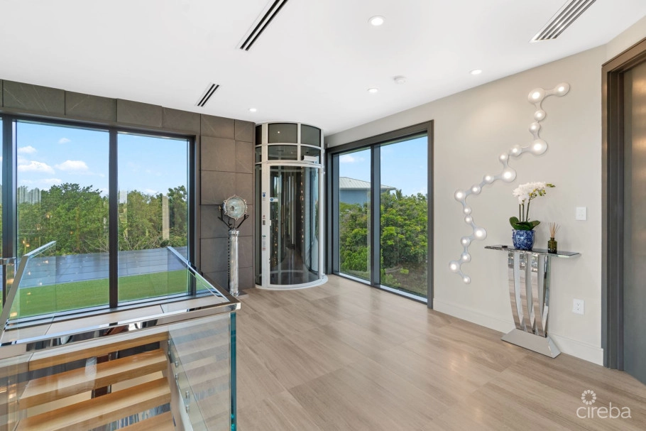 Ritz-carlton Deckhouse 9