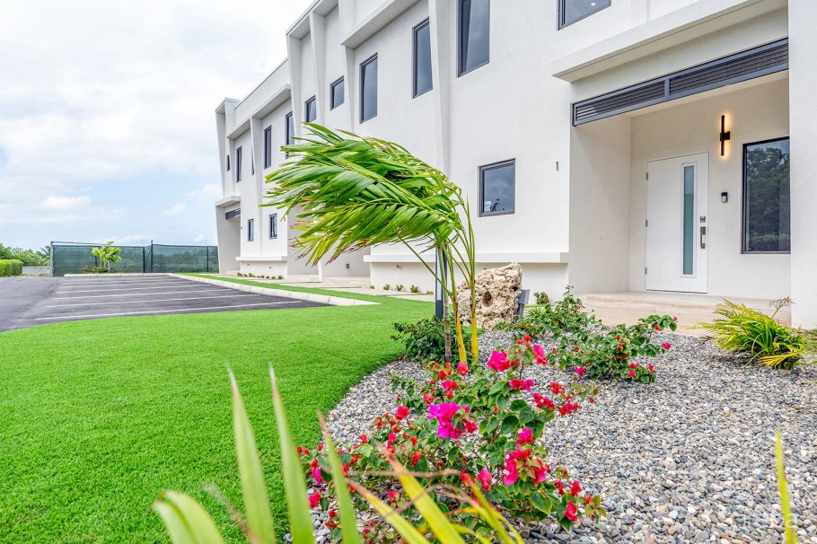 Lavania Court - Gated - Large 2 Bed 2 Bath Townhomes