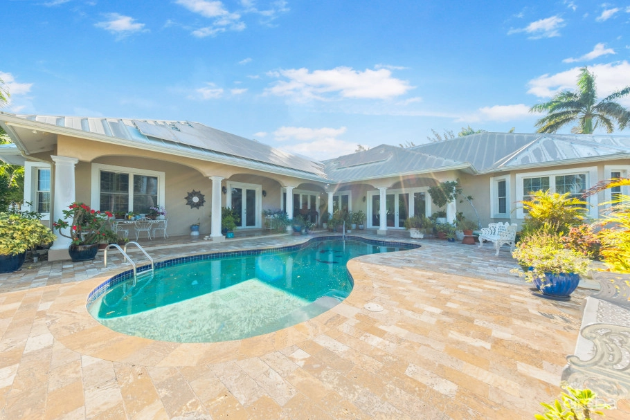 Timeless Palm Island Circle Estate