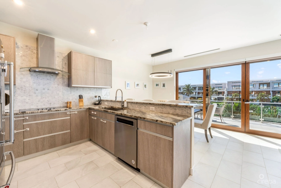 Arvia 3-bedroom Canal Front Unit With Dock