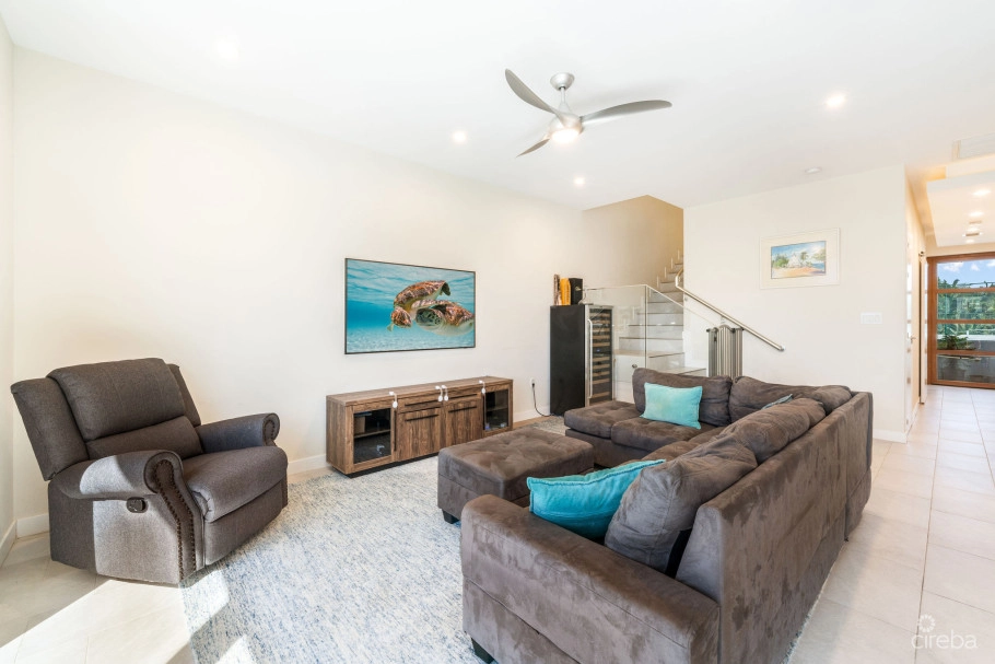 Arvia 3-bedroom Canal Front Unit With Dock