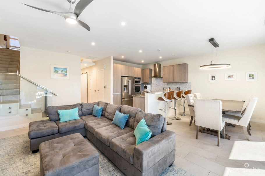 Arvia 3-bedroom Canal Front Unit With Dock