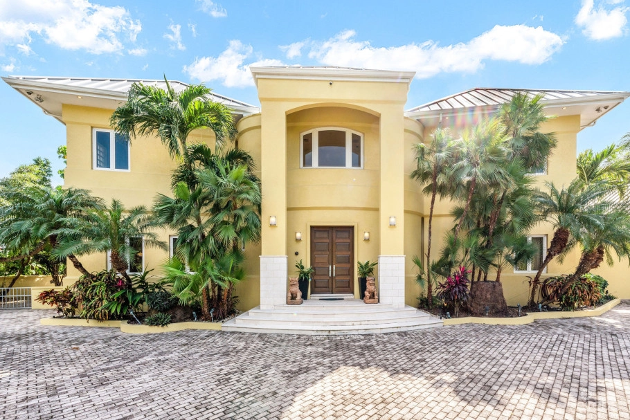 Villa Gabrielle Luxury Oceanfront Estate