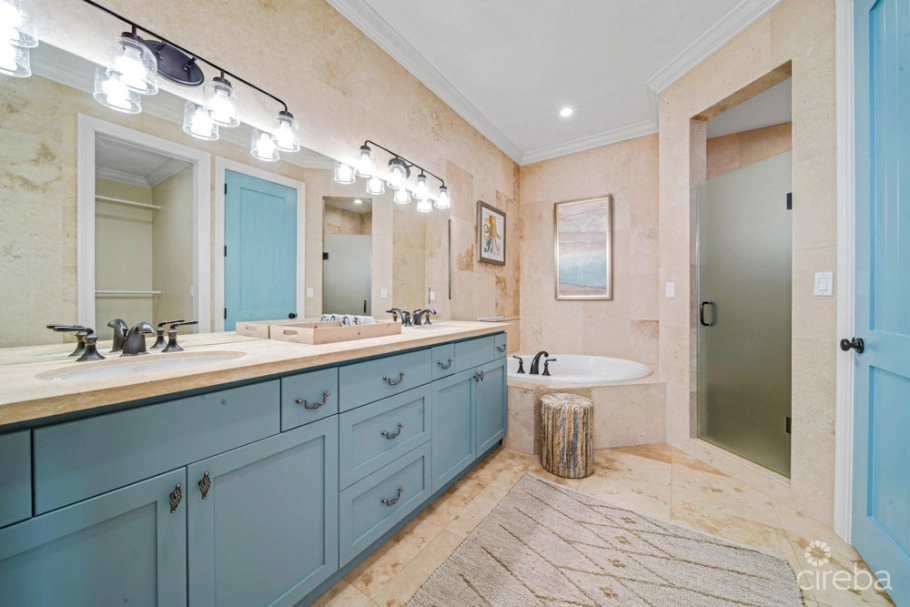 Kisha 105 | 2bdrm Waterfront Walkout  -coastal Chic Corner Unit