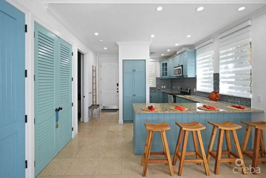 Kisha 105 | 2bdrm Waterfront Walkout  -coastal Chic Corner Unit
