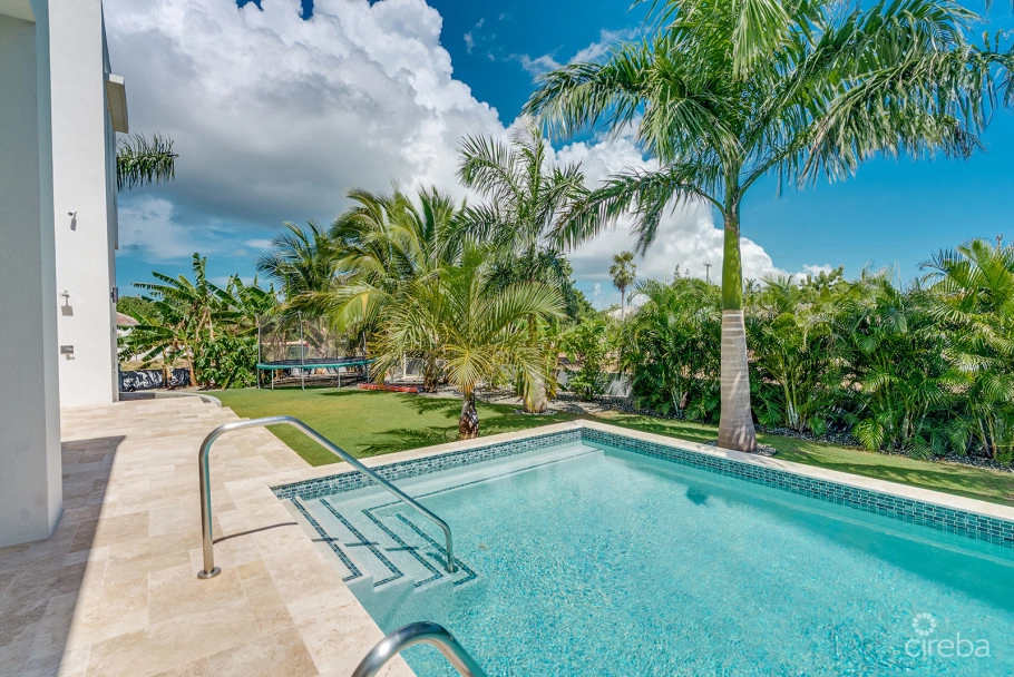 Royal Palms - 5 Bedroom Estate W/rental Unit
