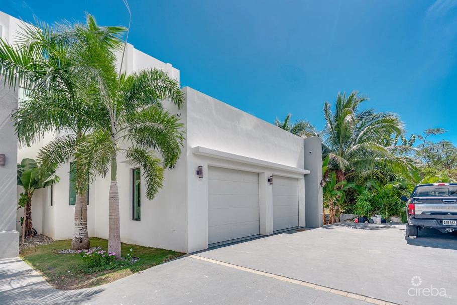 Royal Palms - 5 Bedroom Estate W/rental Unit